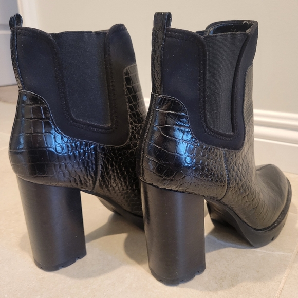 Charles David Grady Platform Booties - Picture 3 of 6